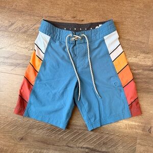 23 Vissla Kids Trimline boardshorts